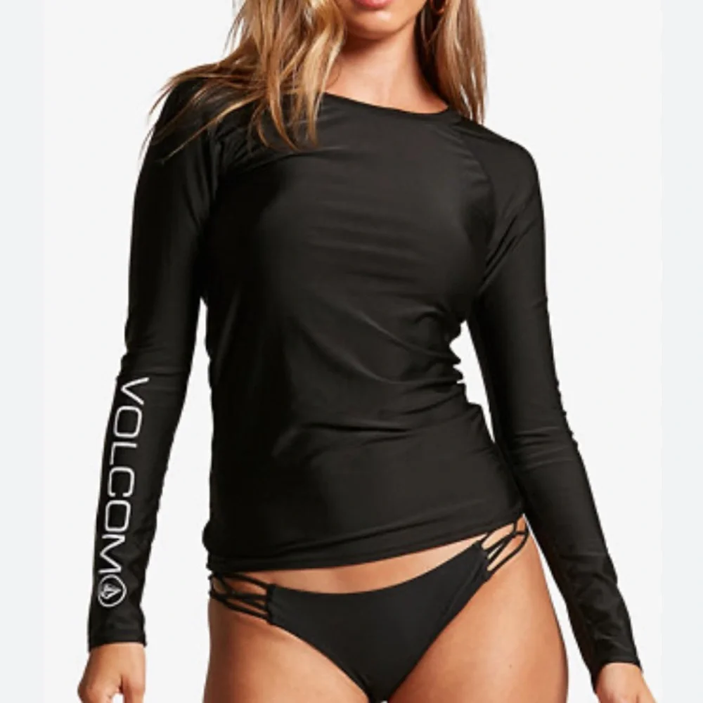 NWOT Volcom Simply Core Long Sleeve Rashguard